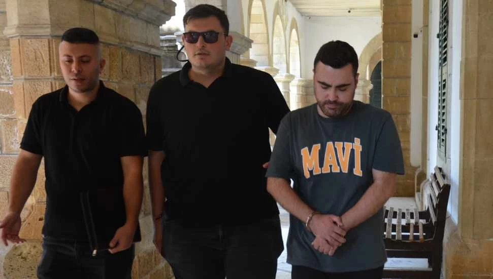 Çalıştığı iş yerinden para çalmakla itham edilen zanlıya ek tutukluluk