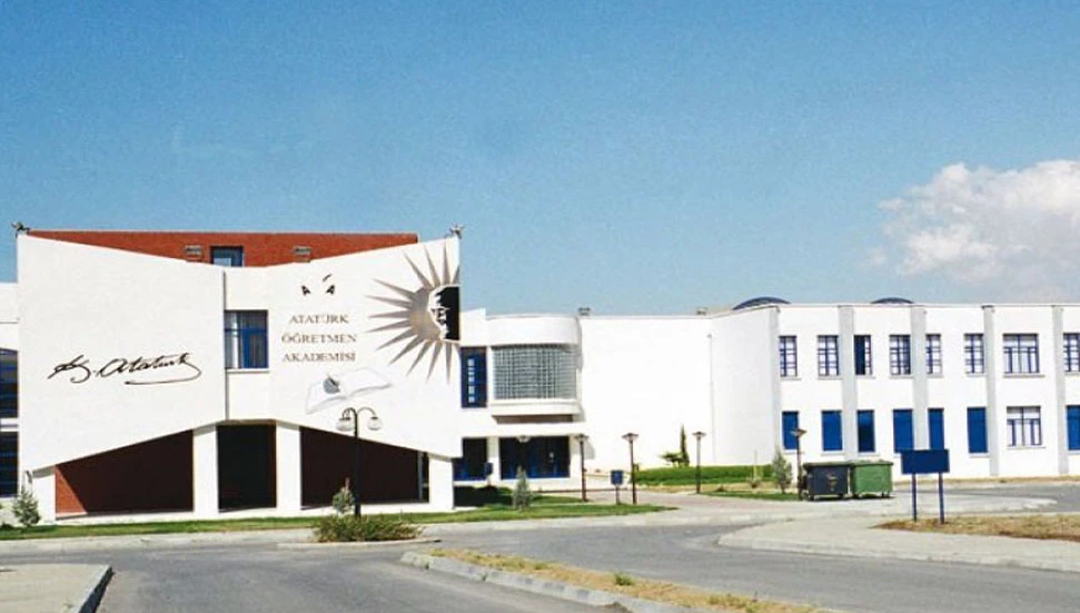 AÖA, tacizle itham edilen akademik personele disiplin süreci başlatıldığını açıkladı