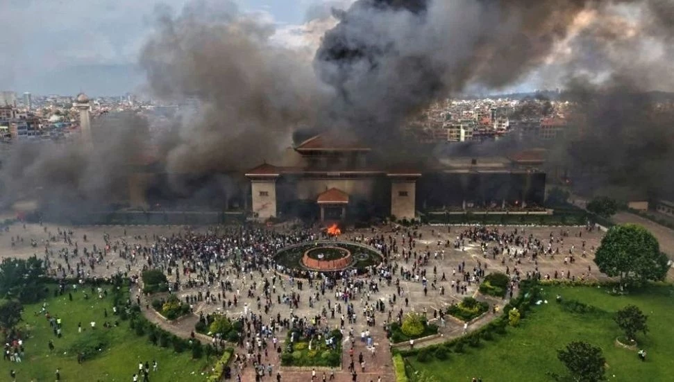 Nepal’in ilk kadın başbakanı görevde: 5 günlük kaos bitti mi?