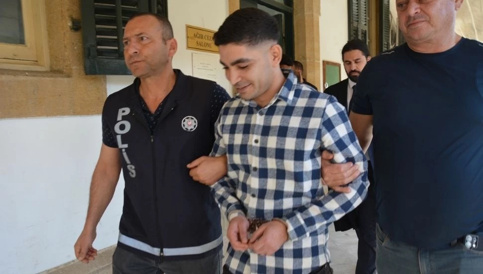 Kanunsuz silah taşıma, darp, tehdit ve uyuşturucu suçlamasıyla yargılanan Gürbüzcan’a 3 yıl hapis cezası!