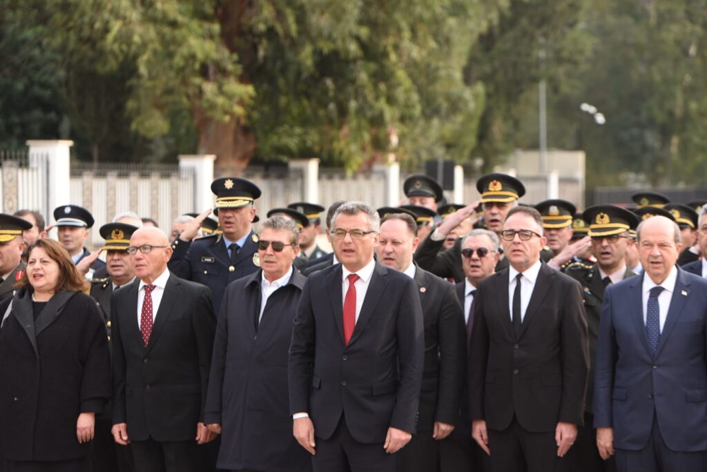 21-25 Aralık Milli Mücadele ve Şehitler Haftası dolayısıyla Şehitler Anıtı önünde tören düzenlendi