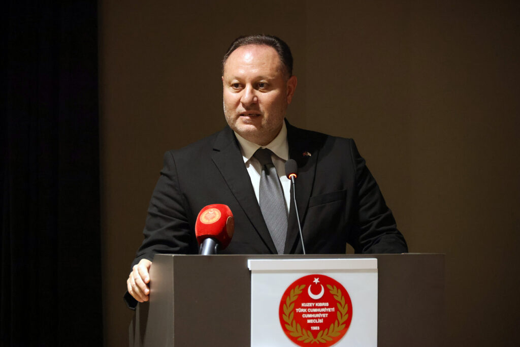 Öztürkler: Fikirlerinizi özgürce dile getirin