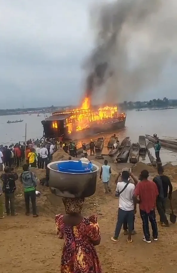 Sahte peygambere büyük öfke: Gemiyi ateşe verdiler