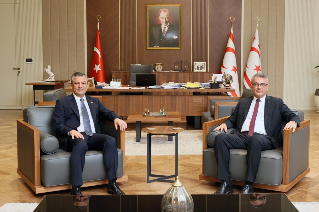 Cumhurbaşkanı Erhürman, CHP Genel Başkanı Özel’i kabul etti.