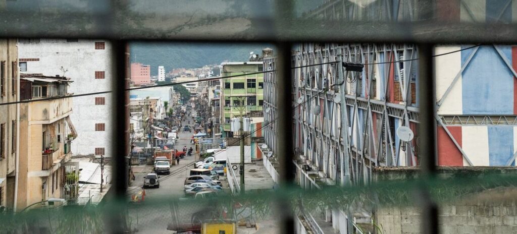 Venezuela’da başkanlık sarayı çevresinde silah sesleri duyuldu