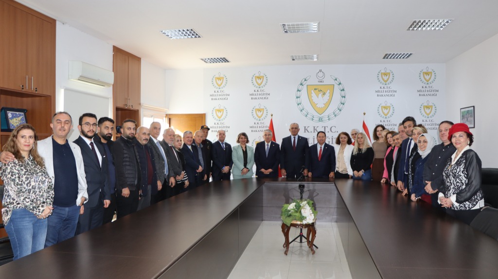 Bakan Çavuşoğlu, Türkiye- Kıbrıs Türk Cumhuriyeti İş Birliği Cemiyeti’ni kabul etti