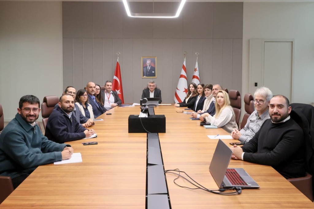 Erhürman arkeologlarla bir araya geldi