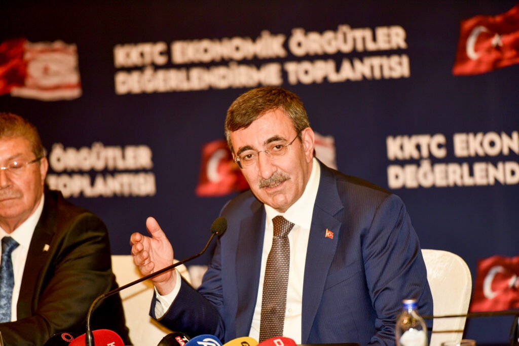 TC Cumhurbaşkanı Yardımcısı Yılmaz KKTC Ekonomik Örgütler Platformu ile bir araya geldi
