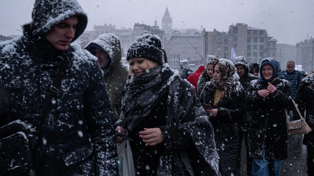 İstanbul Valiliği’nden ‘saatli’ sağanak ve fırtına uyarısı: Pazartesi için kar yağışı alarmı