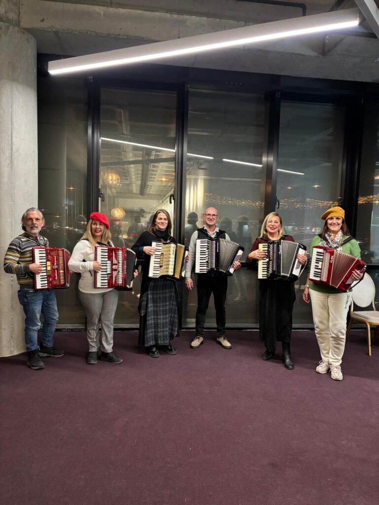 Girne Belediyesi akordiyon kursları devam ediyor