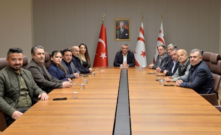 Erhürman, Özgür İş İnsanları Derneği’nden bir heyetle görüştü