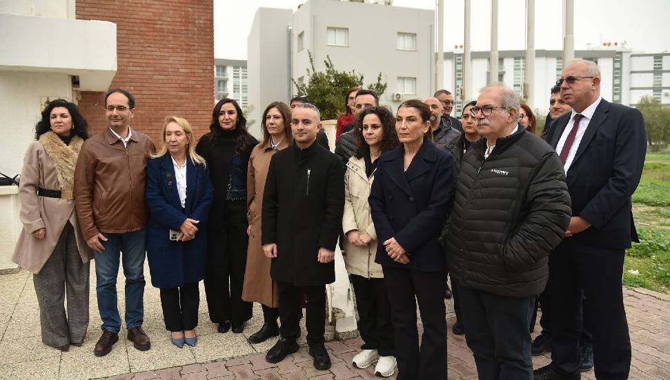 Tıp ve diş hekimliğinde uzmanlık kriterlerini düzenleyen yasa tasarısı protesto edildi