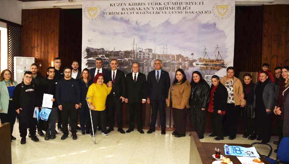 Baristalık ve mutfak uygulamaları eğitimi alan özel gereksinimli bireylere sertifikaları takdim edildi