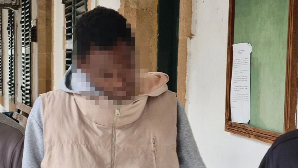 Ercan Havalimanı mescidinde kaçak yaşam