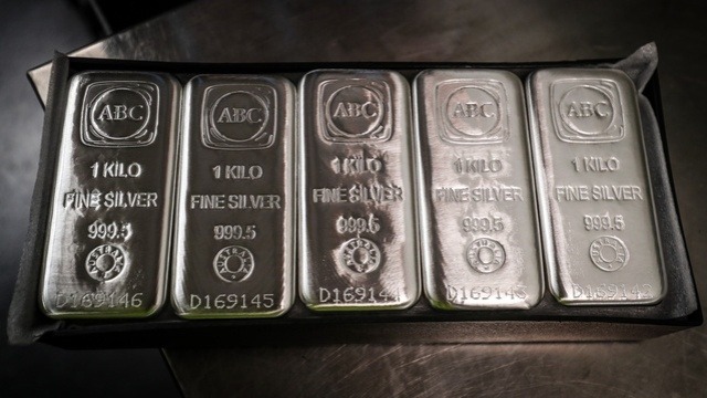 Gümüş sert düştü