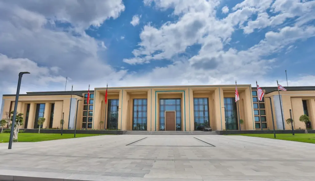 Genel grev Pazartesi günü de devam ediyor: Gözler Meclis Genel Kurulu’nda!