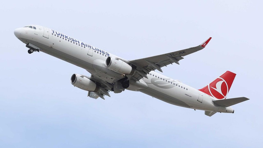 THY uçağı acil iniş yaptı