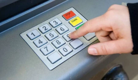 ATM’de unutulan karttan bin TL’lik benzin aldı