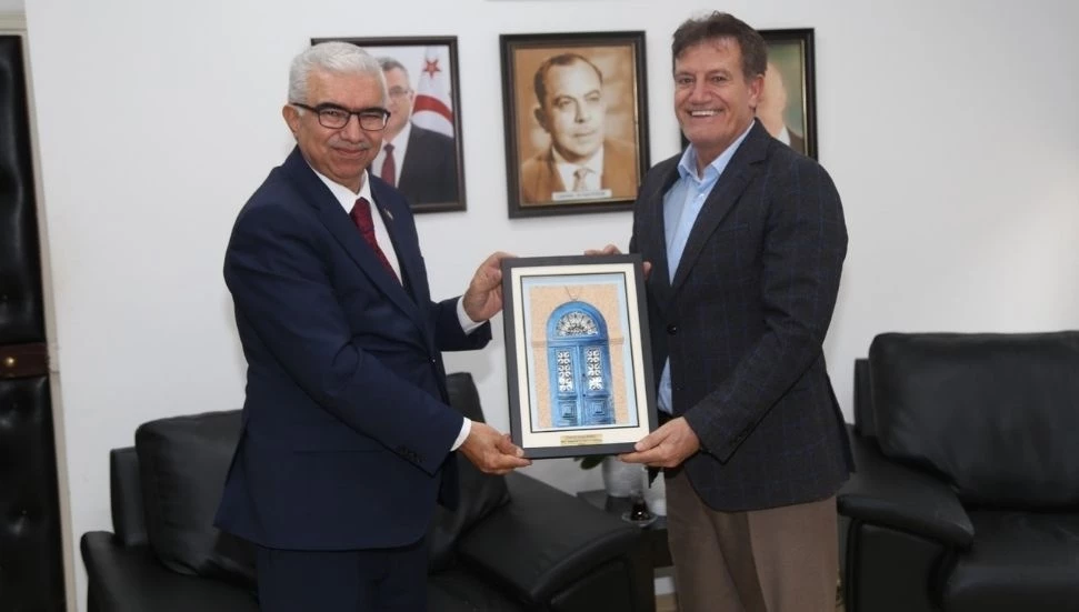 Erhan Arıklı, Türk Kızılay heyetini kabul etti