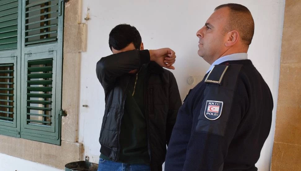 25 bin Dolar ile 18 bin Sterlin çalmakla itham edilen zanlı 8 gün daha tutuklu