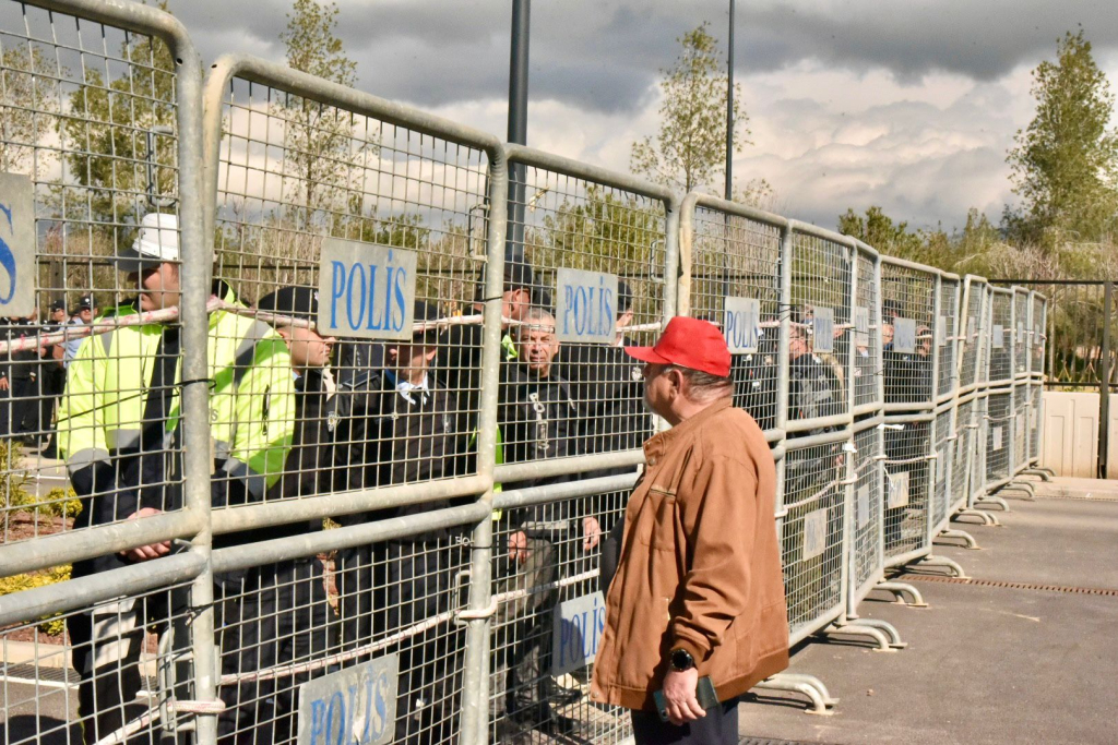 Fiber optik protokolüne karşı Meclis önünde eylem