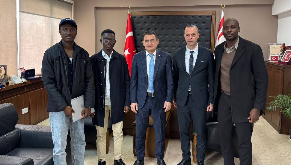 Oğuz, yabancı öğrencilerin muhaceret sorunlarını dinledi