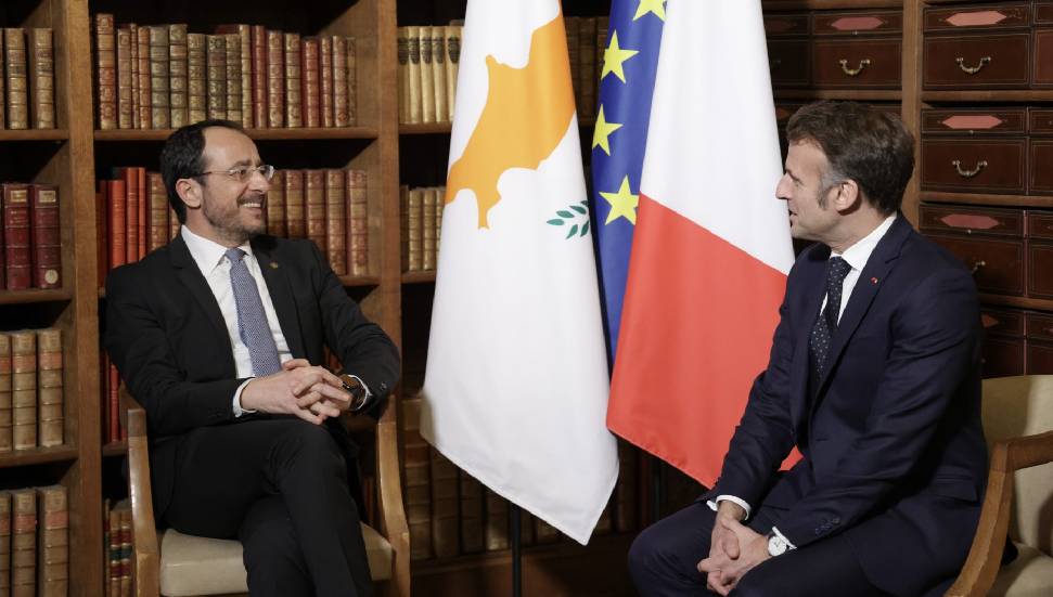 Rum Basını Hristodulidis, Paris’te Macron ile baş başa görüştü