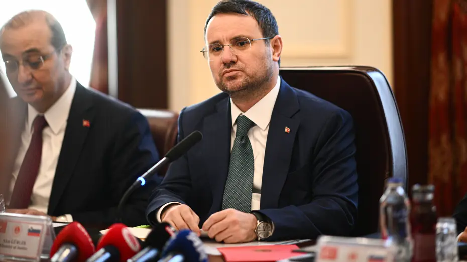 Kimlikle sosyal medya dönemi