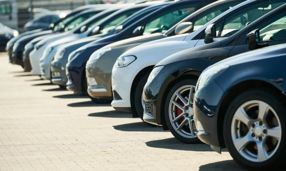 İngiltere’den Güney Kıbrıs’a gönderilen lüks arabalarda yolsuzluk