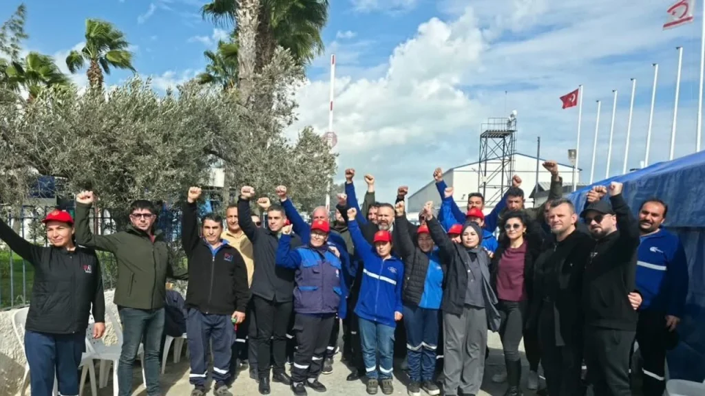 Ektam’daki uyarı grevi süresiz greve dönüştü