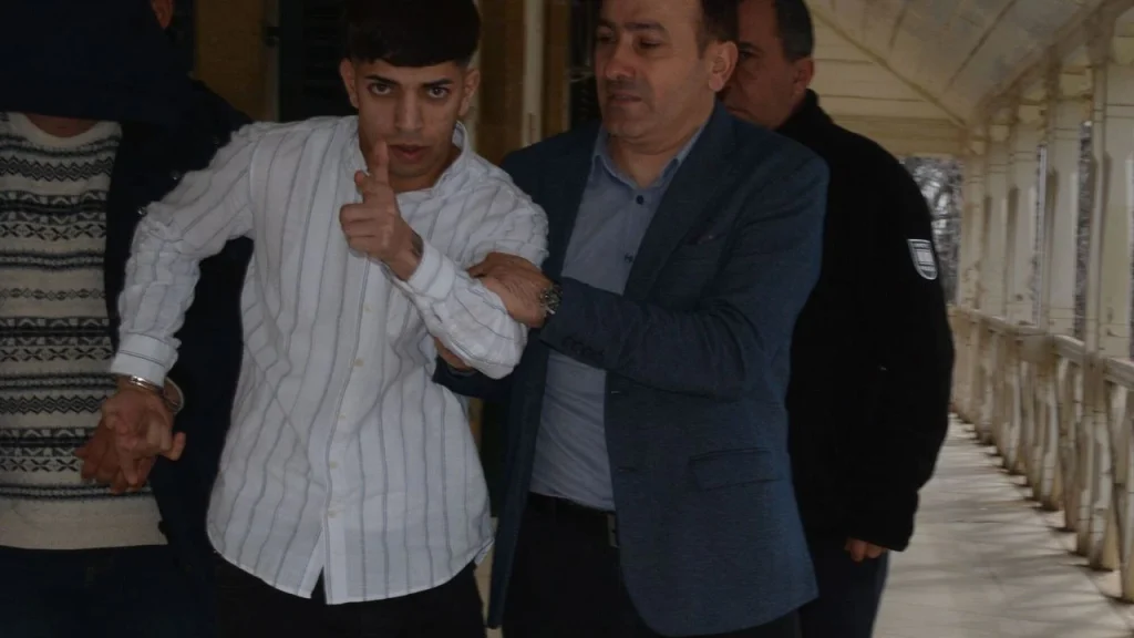 Güvenlik görevlisini bıçaklayan sanığa 6 yıl ceza