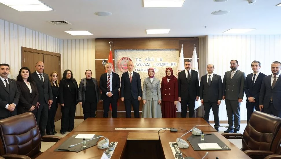 Oğuzhan Hasipoğlu, Dijital Dünyada Çocuk Hakları Sözleşmesi’ni imzaladı