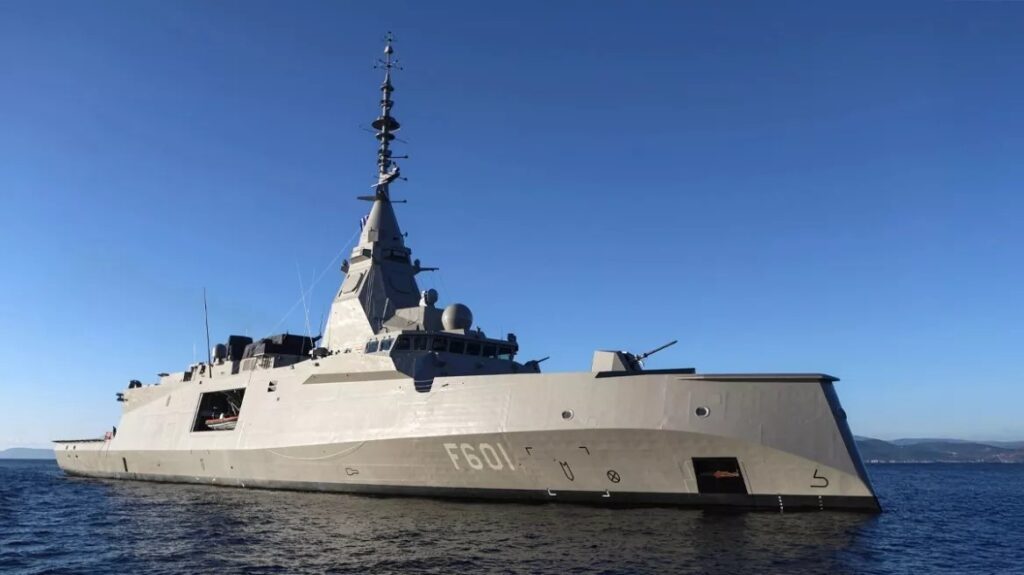 Yunan fırkateynleri Güney Kıbrıs “sınırları içerisinde”