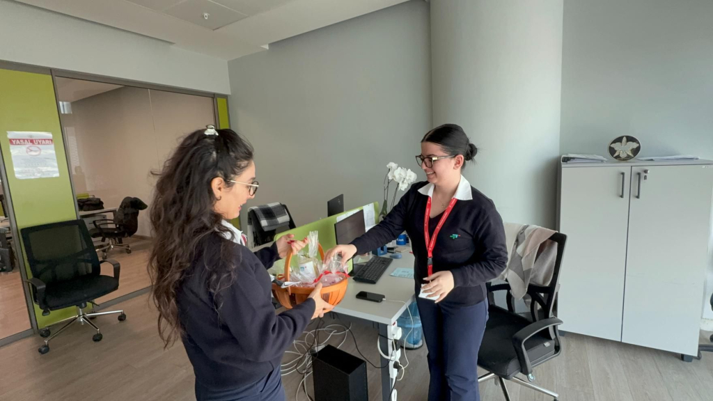 Ercan Havalimanı’nda kadınlar unutulmadı