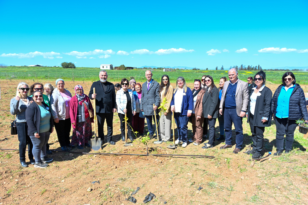 Zerrin Üstel, “Toprağa hayat, geleceğe nefes oluyoruz” fidan dikim etkinliğine katıldı