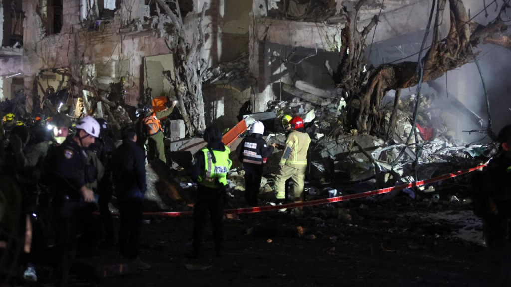 İran’dan yapılan misillemede İsrail’de 33 kişi yaralandı