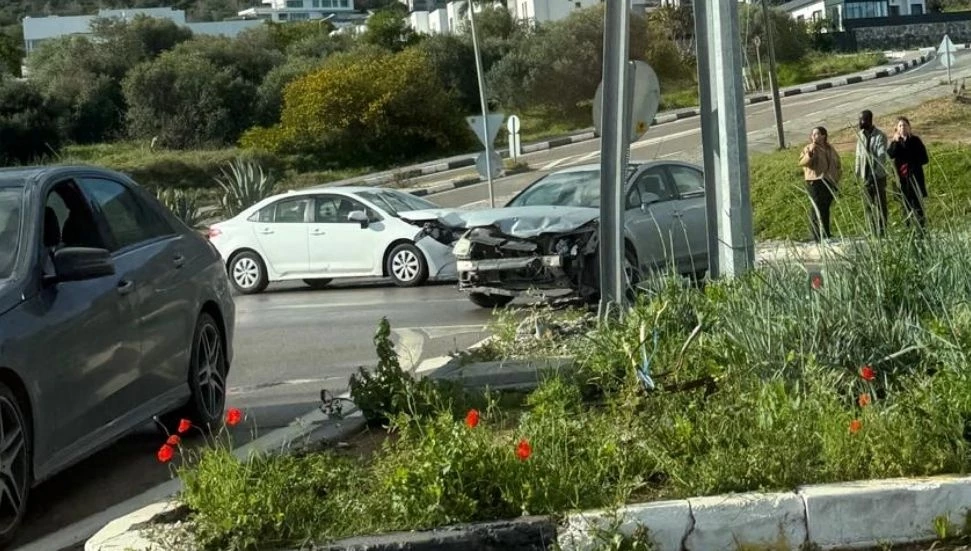 Girne Çevre Yolu’nda trafik kazası: İki araç çarpıştı