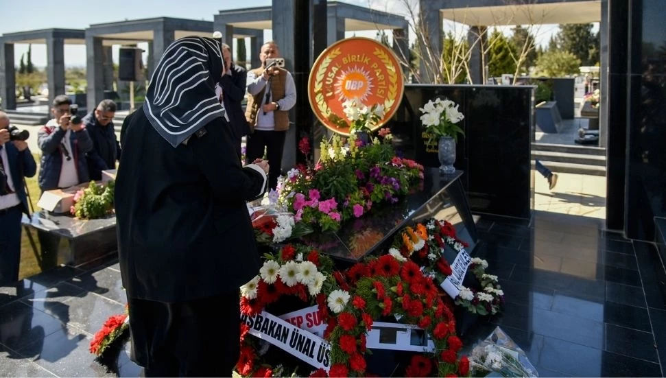 İrsen Küçük 7’nci ölüm yıl yönümde kabri başında anıldı