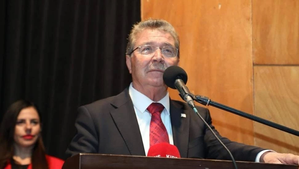 Üstel: Bizim devletimiz var, bayrağımız var, anavatanımız Türkiye Cumhuriyeti var