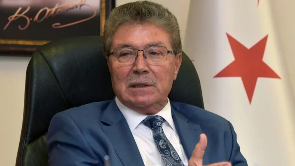 Üstel EOKA “zihniyetinin tehlikeli yükselişini” ve “bayrakların yakılmasını” kınadı