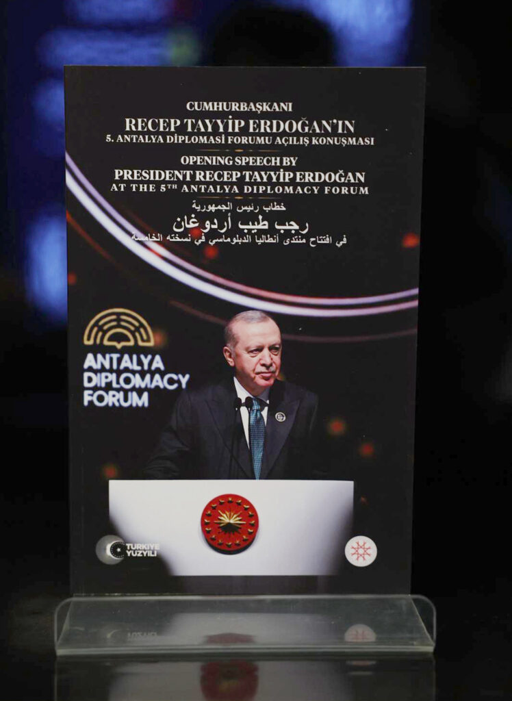 Erdoğan’ın Antalya Diplomasi Forumu’ndaki konuşması 3 dilde kitaplaştırıldı