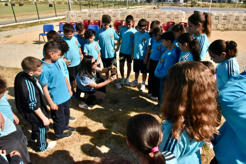AB Bilgi Merkezi, Lefkoşa Dr. Suat Günsel İlkokulu’nda ağaç dikim etkinliği düzenledi