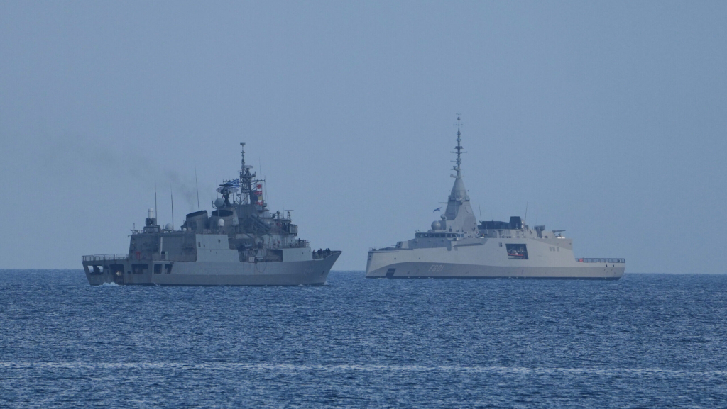 Kıbrıs etrafındaki askeri yoğunluğun azalması bekleniyor