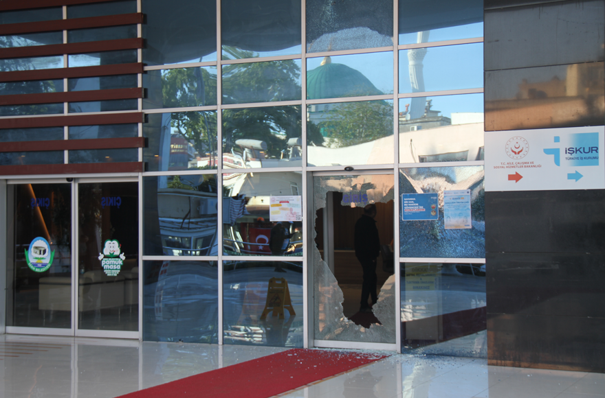 Antalya’da belediyeye pompalı tüfekle saldırı