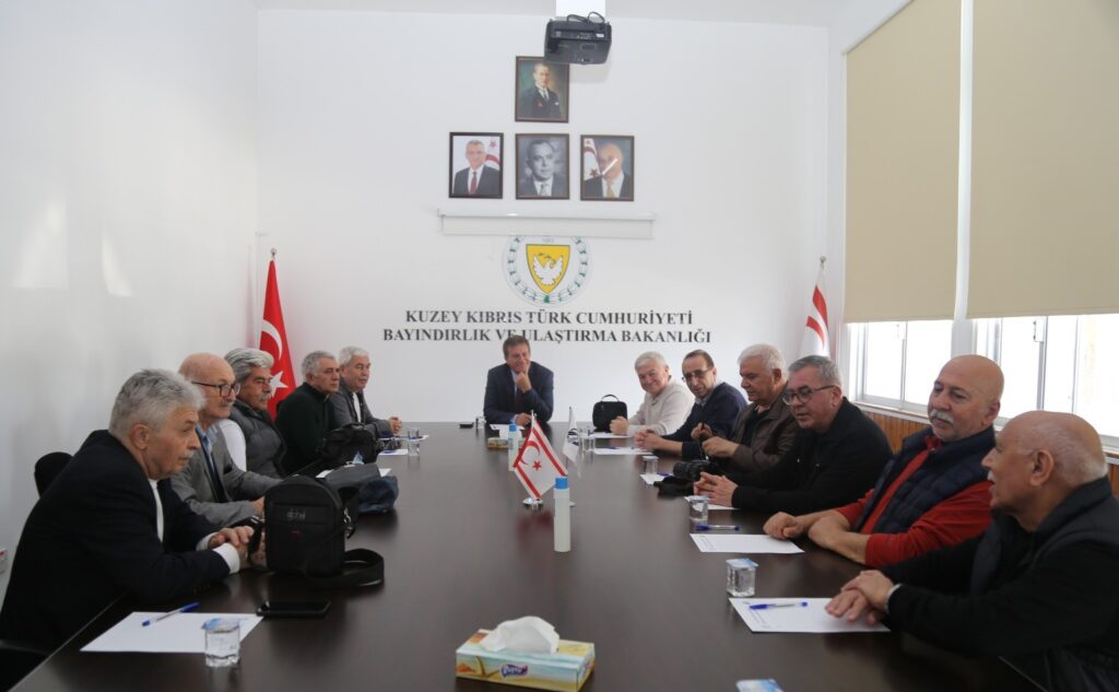 Bayındırlık ve Ulaştırma Bakanı Arıklı, Balıkesir Türk Ocakları heyetini kabul etti