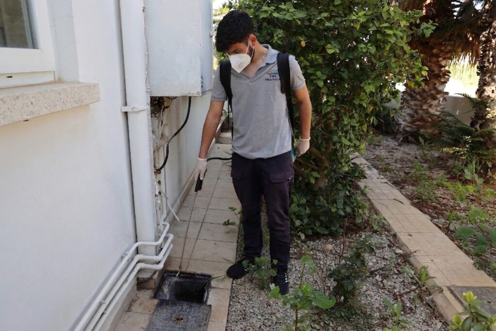 İskele Belediyesi, haşere ve sineklere karşı ilaçlama faaliyetlerine başladı