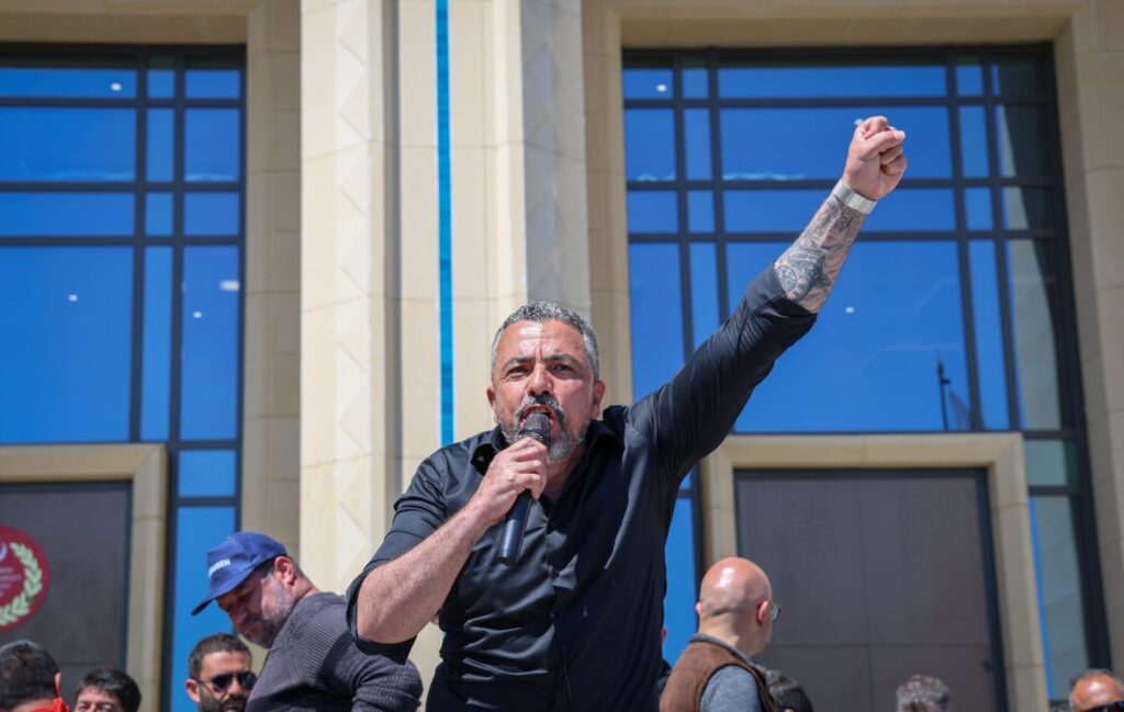 Serdaroğlu: “Pazartesi gününe ertelenen yasa tasarısına karşı Meclis önünde olacağız