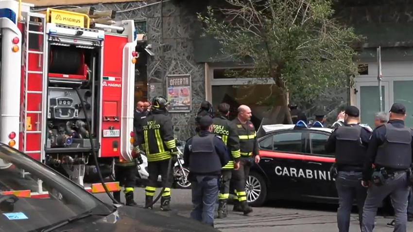 Napoli’de banka soygunu: 25 kişiyi rehin aldılar, kasaları boşaltıp kaçtılar