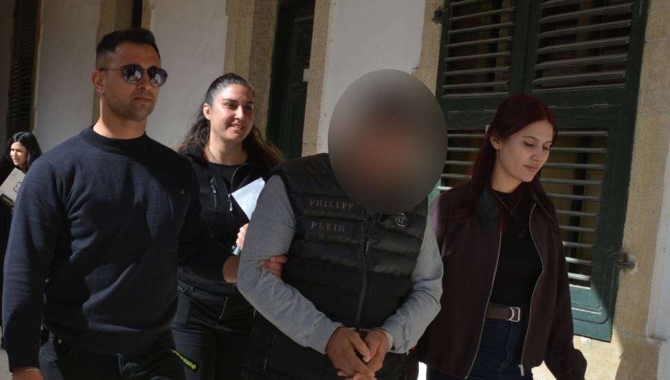 Kaburgalarını kıran sevgilisinden şikayetçi değil!