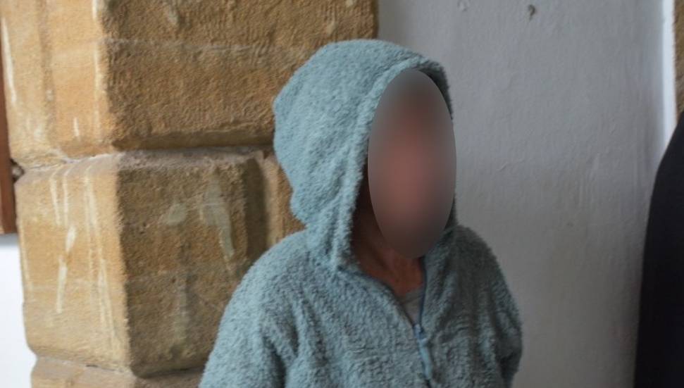 Boşanma aşamasında olduğu eşini bıçakla yaraladı